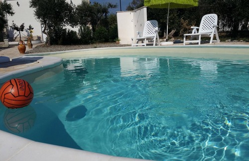 Alberobello Villa | "Villa Tina" - VILLA Y ENTRE TRULLO mandorli y oliva - Servicios Salas -Cómodo