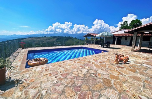 Socorro Cabina | CASA CAMPESTRE VILLA TITA