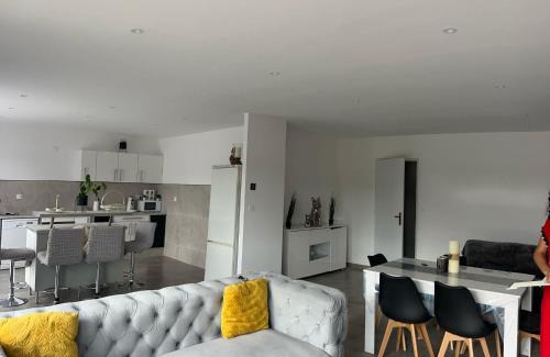 Manosque Casa | Villa tout confort en Provence avec Piscine, ainsi qu'un parking privé