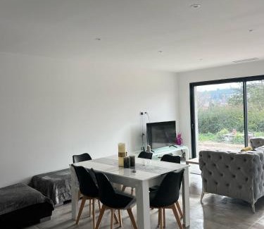 Manosque Casa | Villa tout confort en Provence avec Piscine, ainsi qu'un parking privé