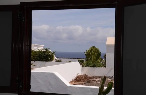 Charco del Palo Villa | Villa Tranquilidad con increíble terraza privada y piscina climatizada