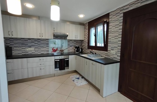 Calafat Casa | Villa con Piscina Privada y Encanto: Relájate con Vista al Mar en la Costa Dorada