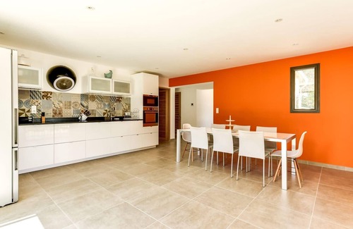 Lourmarin Casa | “Villa Tranquilla: Charming Retreat with Swimming Pool in Lourmarin”