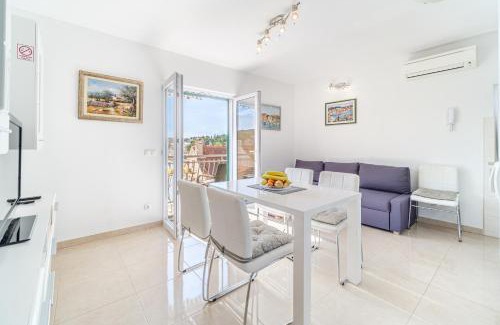 Milna (Brac) Apartamento | Villa Trebotić