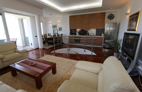 Silo Villa | Villa Tripalo