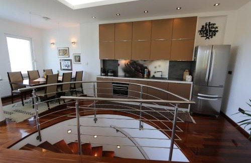 Silo Villa | Villa Tripalo
