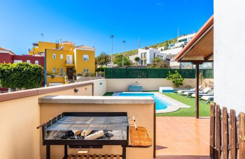 Candelaria Villa | Villa Trueno Refugio de Lujo con Piscina Climatizada y Vistas