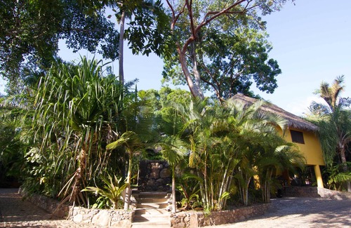 Chacala Villa | Villa Tutu con selva y vistas al mar, 8,600sqf de jardines, dormir 12