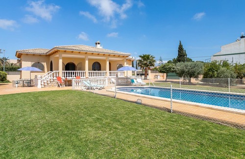San Juan de Alicante Villa | Villa Una Fuente de Sol con piscina, jardín y Wi-Fi