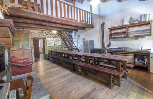 Sansepolcro Casa | Villa Vallorsaia con piscina privada, vista al lago, sin vecinos