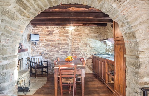 Sansepolcro Casa | Villa Vallorsaia con piscina privada, vista al lago, sin vecinos