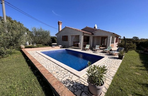 Grandici Villa | Villa de piedra Mirela