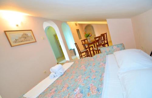 Maini Casa | Villa Velzon Guesthouse