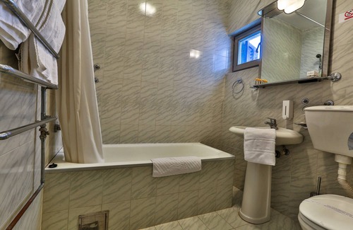 Maini Casa | Villa Velzon Guesthouse