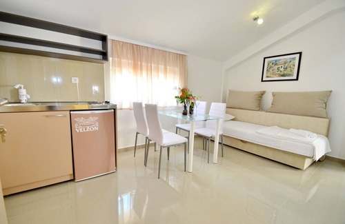 Maini Casa | Villa Velzon Guesthouse