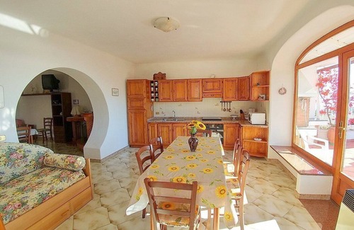 Fiaiano Casa | Villa Venturina B: Una casa unifamiliar luminosa y soleada.