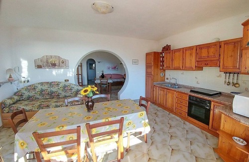 Fiaiano Casa | Villa Venturina B: Una casa unifamiliar luminosa y soleada.