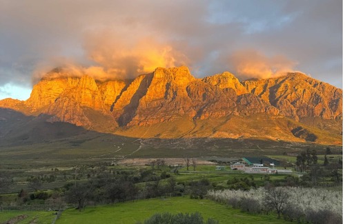 Pniel Apartamento | Villa Verde, farm stay in the Cape Winelands with views for days.