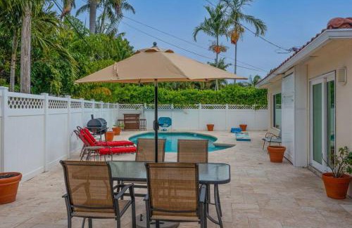Poinsettia Heights Villa | ~Villa Victoria Luxury! (Pool)~1 mile from beach