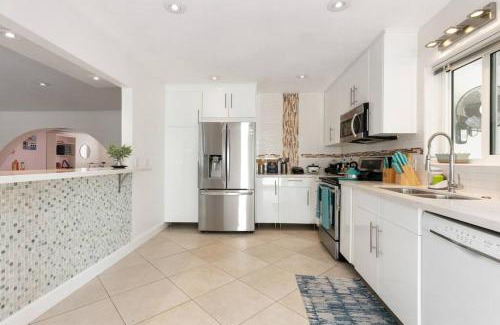 Poinsettia Heights Villa | ~Villa Victoria Luxury! (Pool)~1 mile from beach