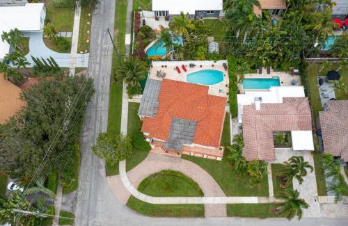Poinsettia Heights Villa | ~Villa Victoria Luxury! (Pool)~1 mile from beach