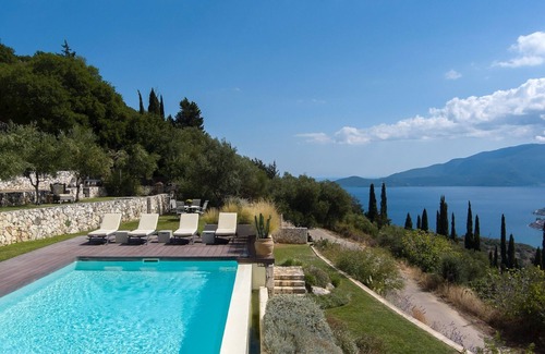 Aetos Casa | Villa Vilatoria- Villa de lujo con piscina y vista majestuosa.