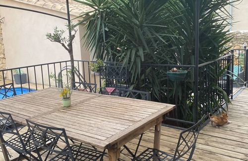 Eyguieres Villa | Villa village center