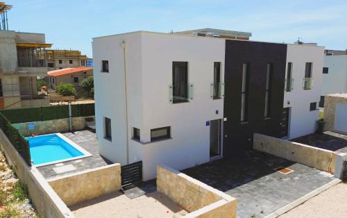 Mandre Villa | Villa Villela Mandre - The Ideal Luxury Coastal Family Paradice with Private Heated Pool & Seaview