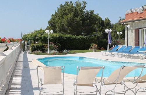 Castellabate Villa | Villa Virginia: A splendid two-story villa which faces the sun and the sea, with Free WI-FI.