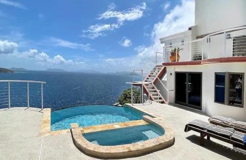 Peterborg Casa | Villa Vista Oceanfront 4BR - Infinity Pool - Views