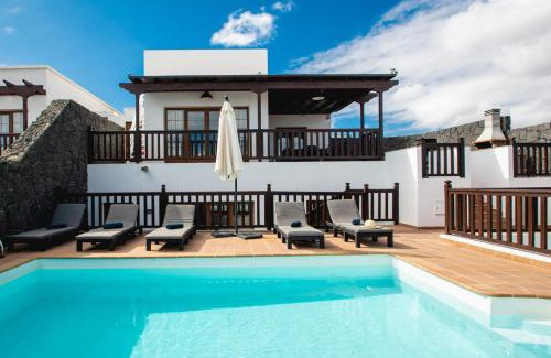 Playa Blanca Villa | Villa Vista Reina - Luxury 6 Bedroom - Heated Pool- Views - Pool Table - Vista Lobos - Playa Blanca