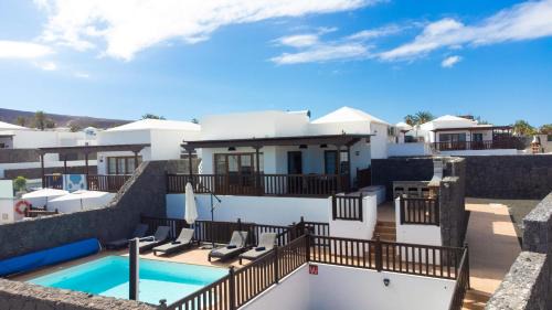 Playa Blanca Villa | Villa Vista Reina - Luxury 6 Bedroom - Heated Pool- Views - Pool Table - Vista Lobos - Playa Blanca