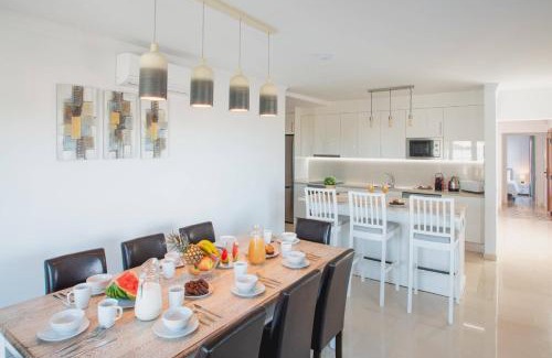 Playa Blanca Villa | Villa Vista Reina - Luxury 6 Bedroom - Heated Pool- Views - Pool Table - Vista Lobos - Playa Blanca