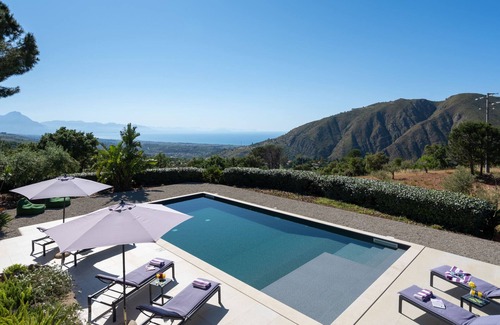 Gratteri Villa | Impresionante villa con piscina con vistas a la bahía de Palermo