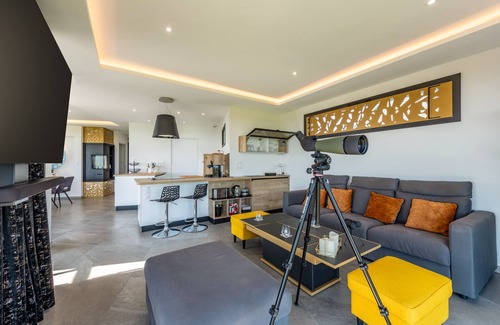 Plougonvelin Villa | Villa "Vue Mer - Les Gîtes De Fabie" con vistas al mar, terraza privada y Wi-Fi