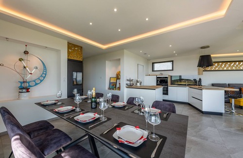 Plougonvelin Villa | Villa "Vue Mer - Les Gîtes De Fabie" con vistas al mar, terraza privada y Wi-Fi