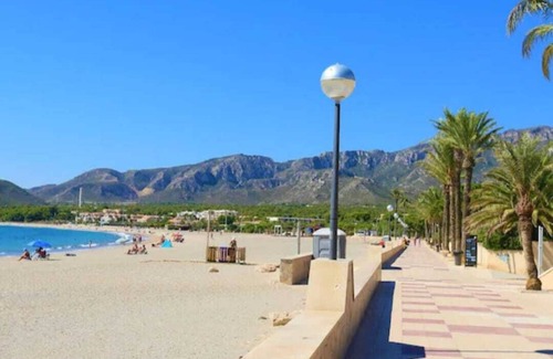 L'Hospitalet de l'Infant Chalet De Esquí | Chalet con piscina, barbacoa y parque infantil. Ideal para disfrutar en familia