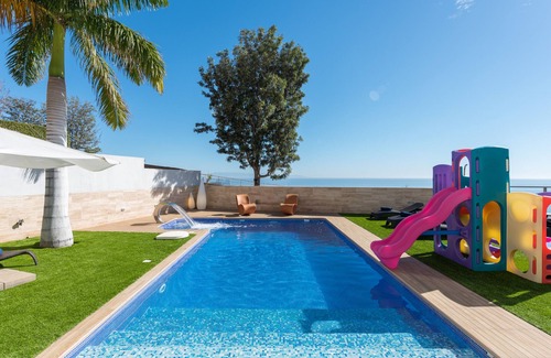 Acoran Villa | Villa con vistas al mar, piscina, Gym, Cine - HomeForGuest
