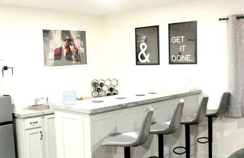 Twentynine Palms Villa | Villa w EV Charge, HotTub, Grill, Bar, RV Parking 29 Palms Downtown, Joshua Tree