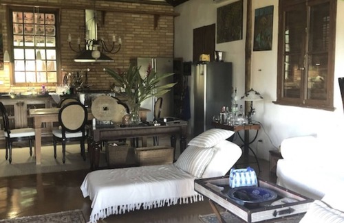 Veloso Casa | villa w/hot tub — 5 min from the beach!