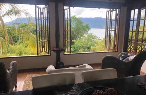 Veloso Casa | villa w/hot tub — 5 min from the beach!