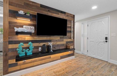 Hudson Beach Estates Casa | Villa Walk to Beach, Pool & Games Great for Family Vacations