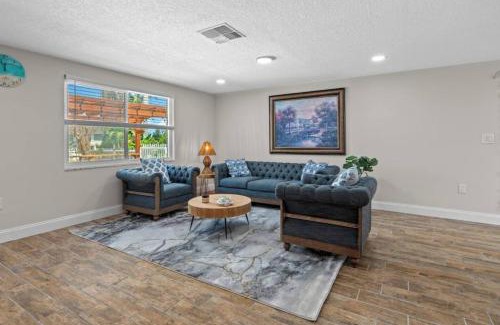 Hudson Beach Estates Casa | Villa Walk to Beach, Pool & Games Great for Family Vacations