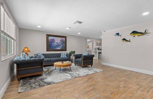 Hudson Beach Estates Casa | Villa Walk to Beach, Pool & Games Great for Family Vacations