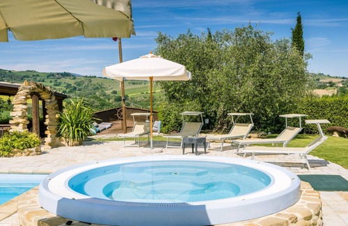 Barchi Villa | Villa Walter acogedora y reservada para los amantes de la naturaleza a 25 minutos del mar Adriático.