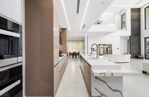 Northeast Miami Villa | VILLA WATER FRONT MIAMI BEACH 6 BEDROOMS LUXURY 14PPL FAMILY BIG GROUP FRIENDLY