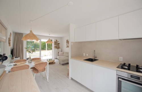 Hoeven Casa | Villa Wellness Retreat 1: Cozy house with SAUNA & JACUZZI, near the woods!