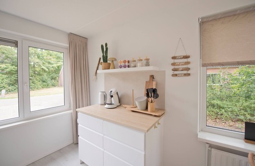 Hoeven Casa | Villa Wellness Retreat 1: Cozy house with SAUNA & JACUZZI, near the woods!