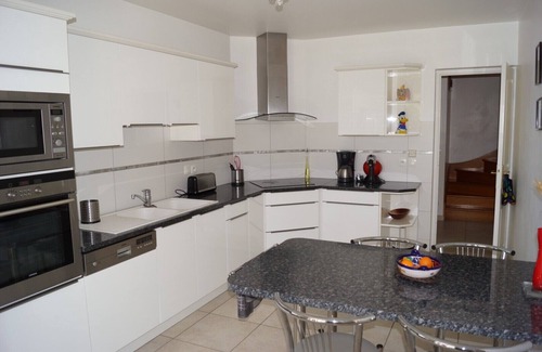 Bailly-Romainvilliers Villa | Villa con jardín de 1.100 cuadrados, Pacífica Ubicación