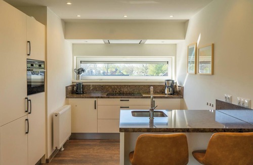Biddinghuizen Casa | Villa with 5 bedrooms, traditional sauna and a garden